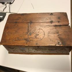 coffre mariage en bois 2      © Servoz H et T